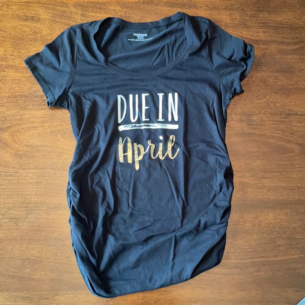 Motherhood Maternity “Due in April” tee medium